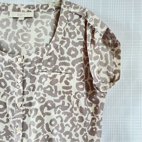 Loft Cream And Greig Leopard Print Elastic Bottom Short Sleeve Blouse Size M - Picture 2 of 10